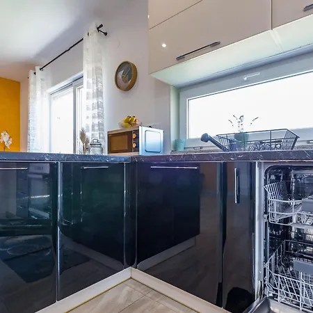 Km Exclusive * זאדאר