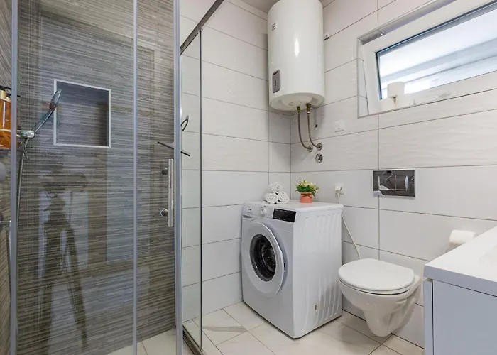 Km Exclusive זאדאר