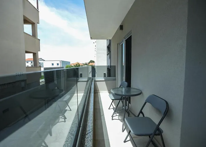 Km Exclusive * זאדאר